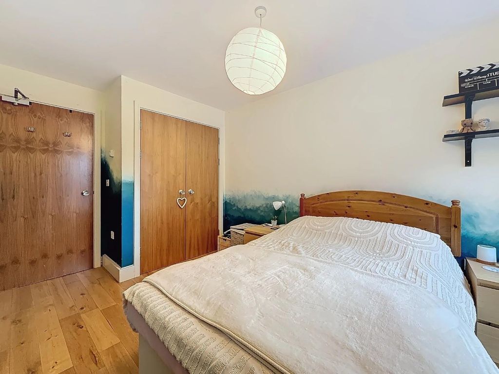 Property photo 3 of 16 Double Bedroom