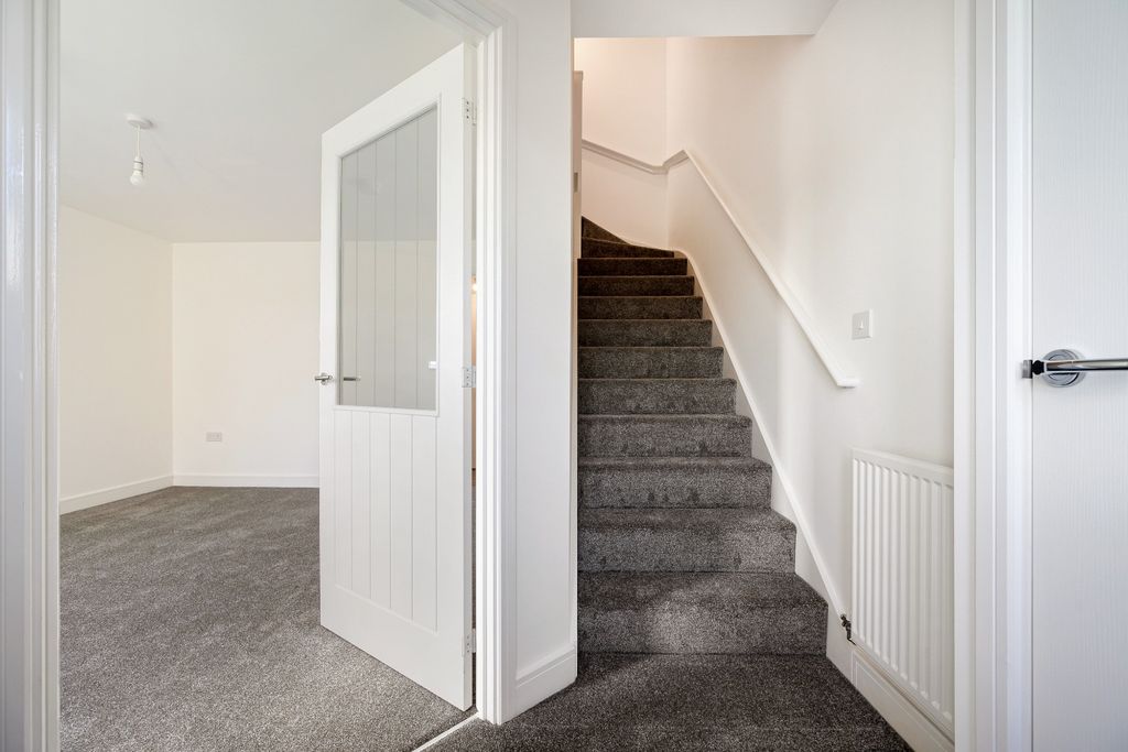 Property photo 2 of 16 2820984