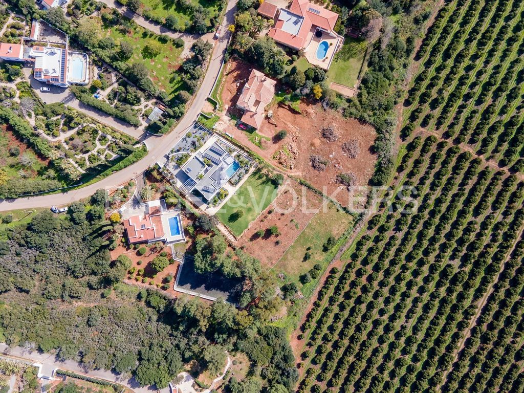 Property photo 2 of 37