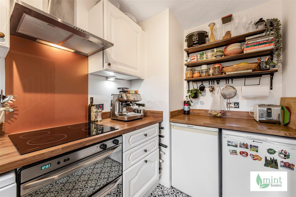 Property photo 3 of 30 Mint_Homes_-_15_Briar_Walk__18_.Jpg