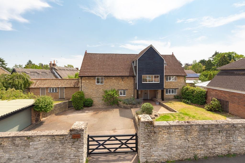 Property photo 1 of 27