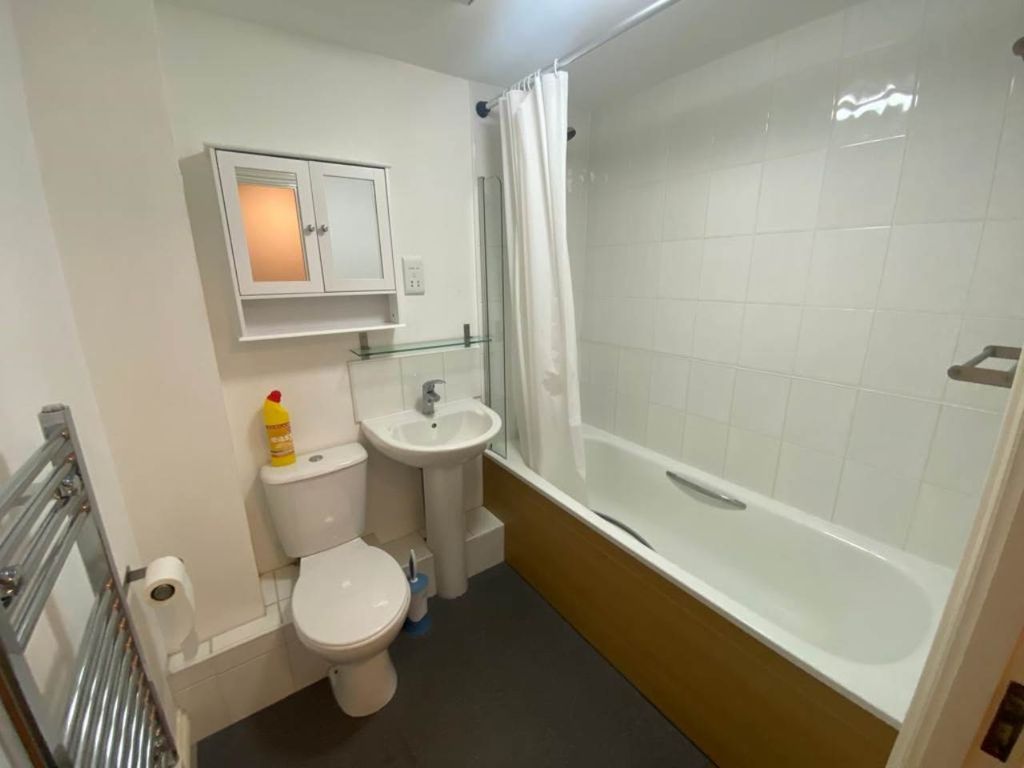 Property photo 2 of 8 Bathroom