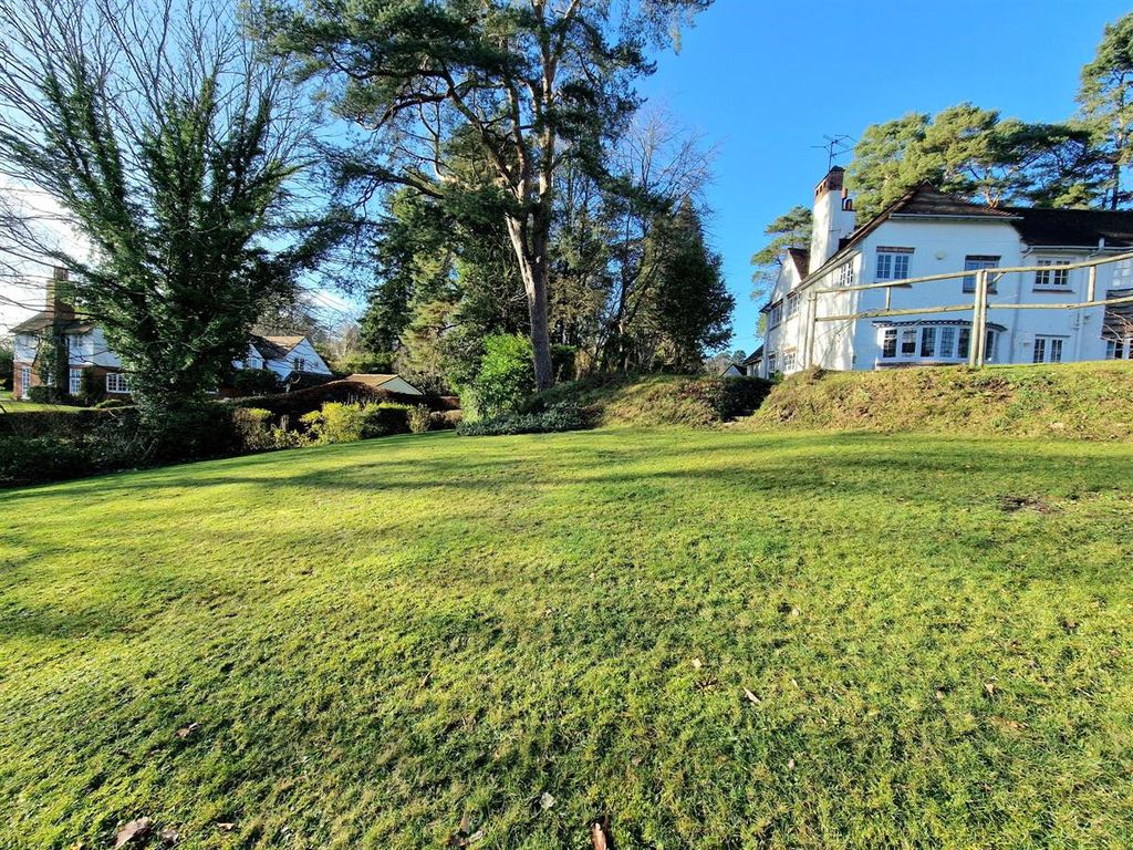 Property photo 2 of 28