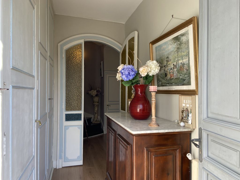 Property photo 2 of 25