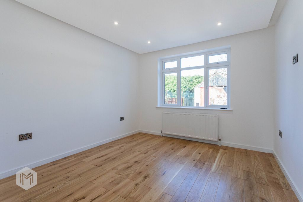 Property photo 2 of 22 Picture No. 24