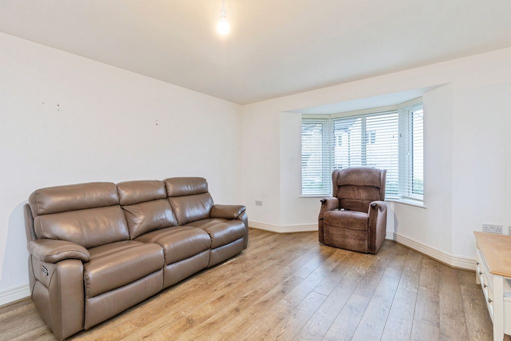 Property photo 3 of 9 Pbox-Img.Jpg