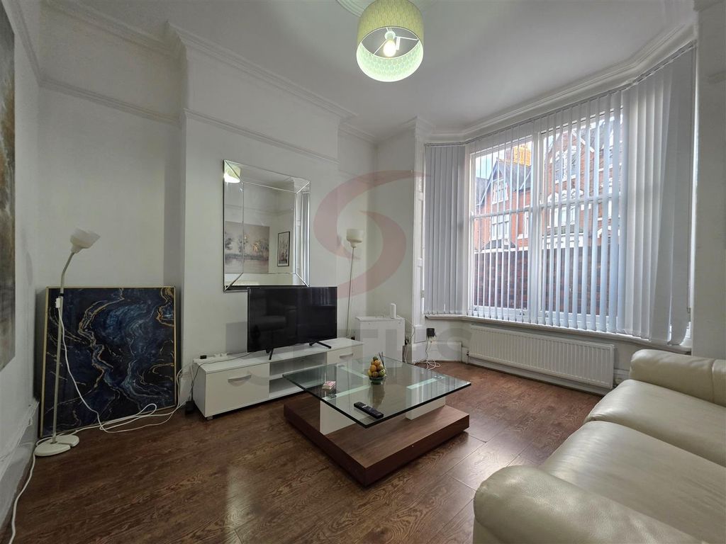 Property photo 2 of 15 Lounge