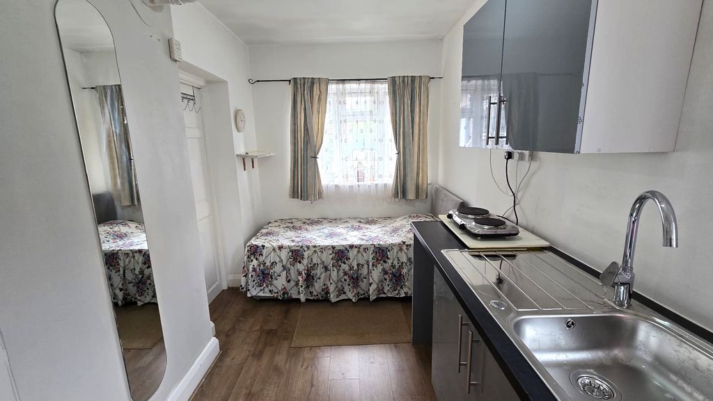Property photo 1 of 3