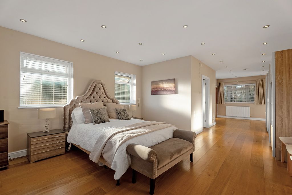 Additional image 15 of 6 bed detached house for salePine Grove, Brookmans Park AL9