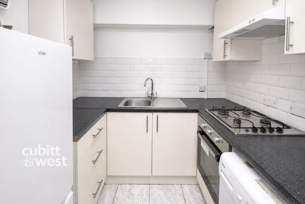 Property photo 3 of 10 Fecff099-Ab2A-415...