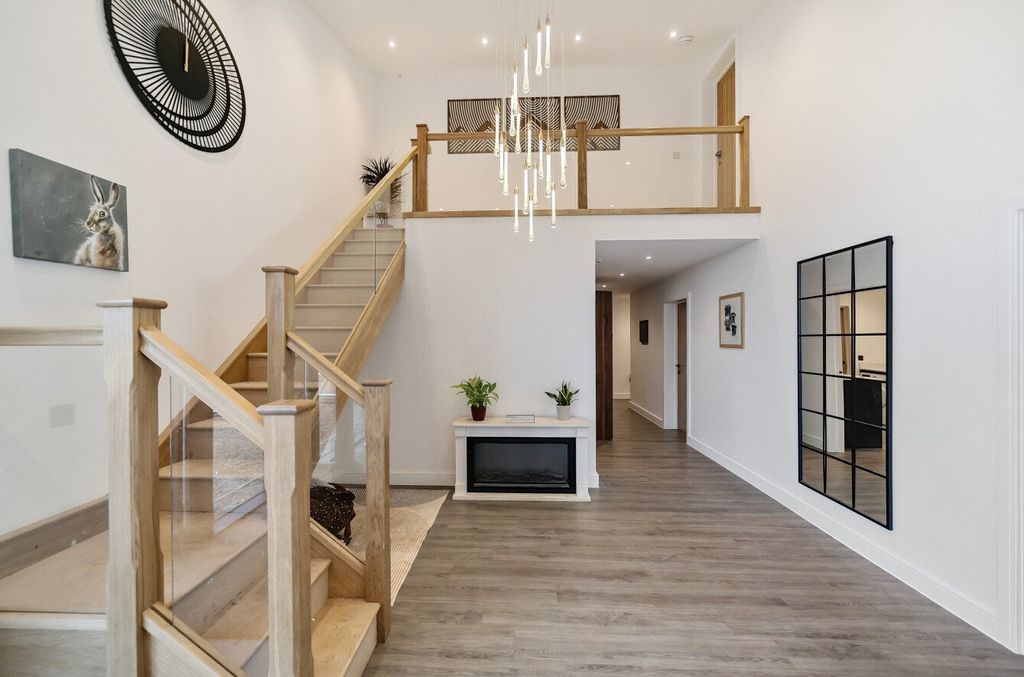 Property photo 3 of 17 Hall