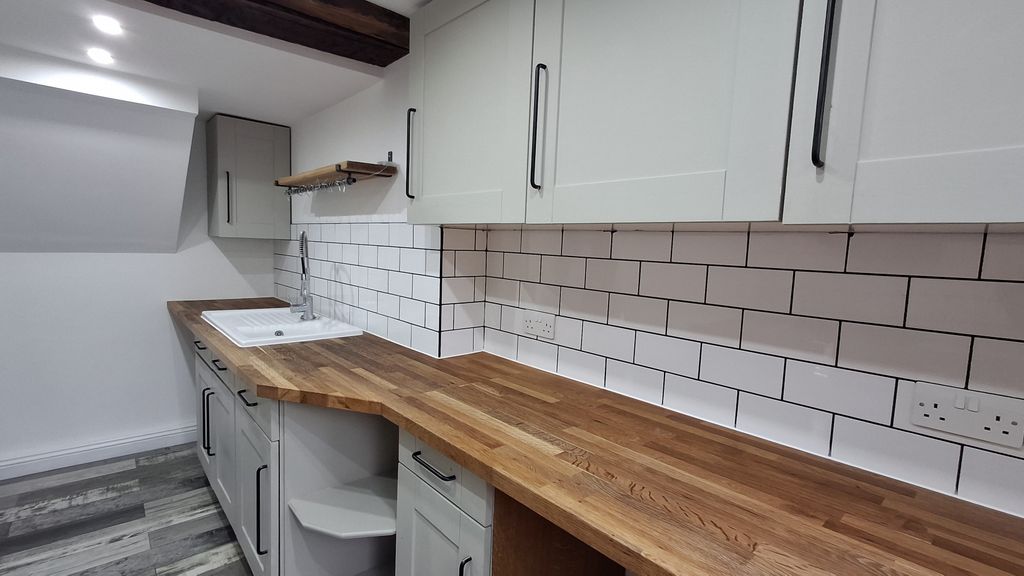 Property photo 3 of 14 Kitchen