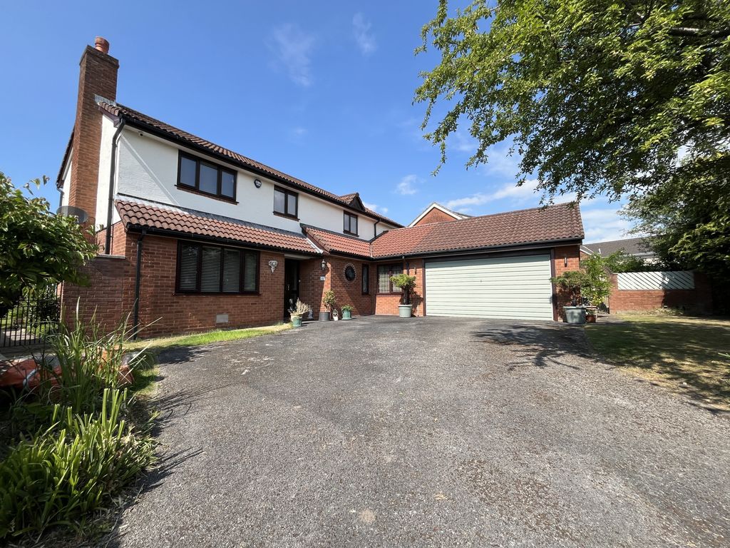 Property photo 1 of 28