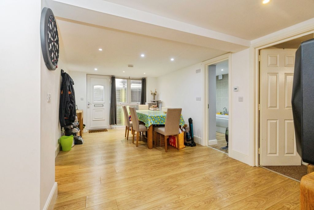 Property photo 2 of 12 Pbox-Img.Jpg