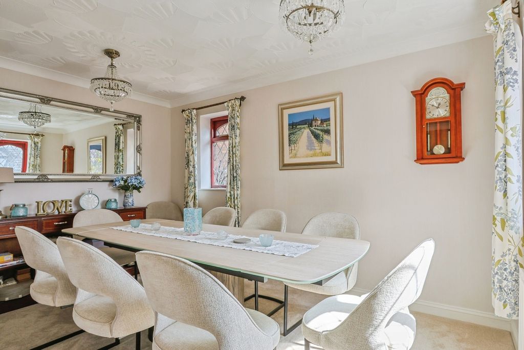 Property photo 3 of 29 Dining Room