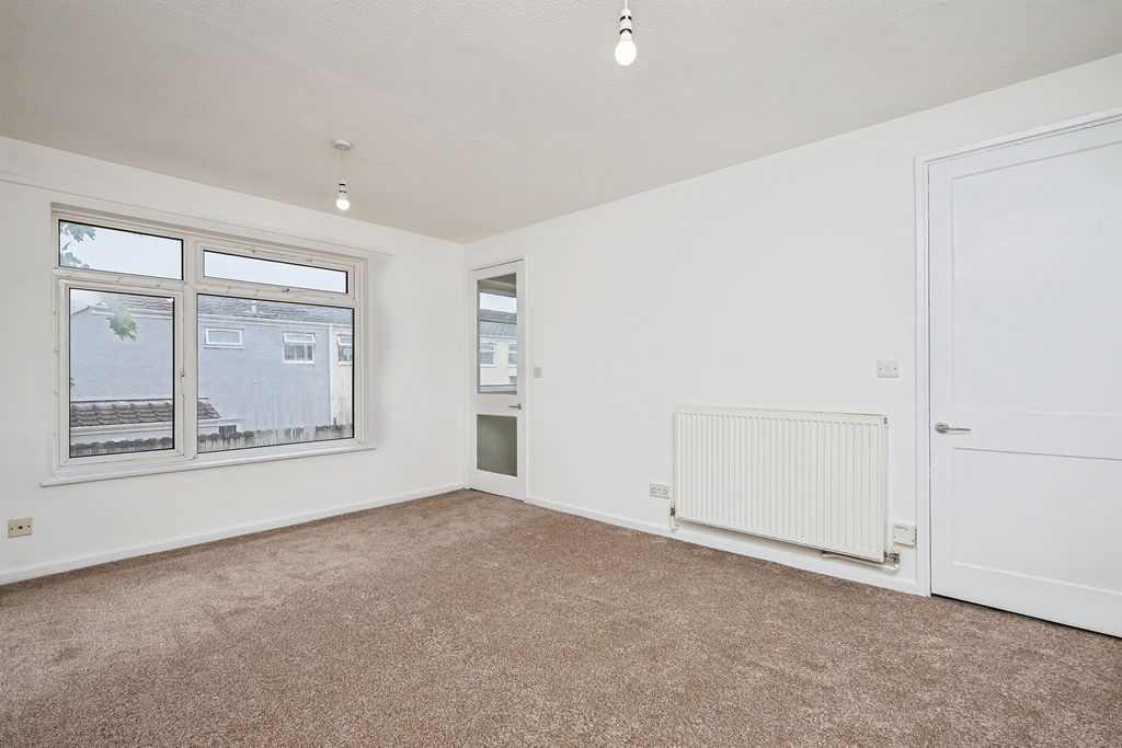 Property photo 3 of 23