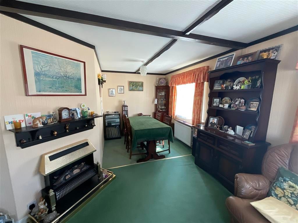 Property photo 3 of 10 Dining