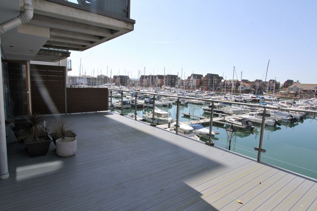 Property photo 3 of 12