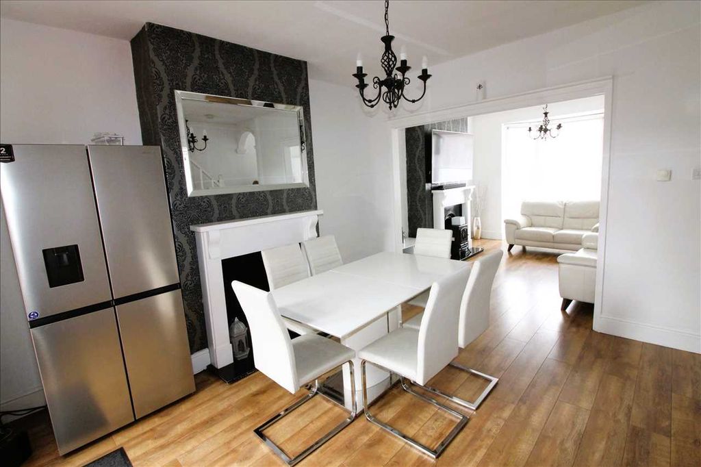 Property photo 2 of 16 Dining Area