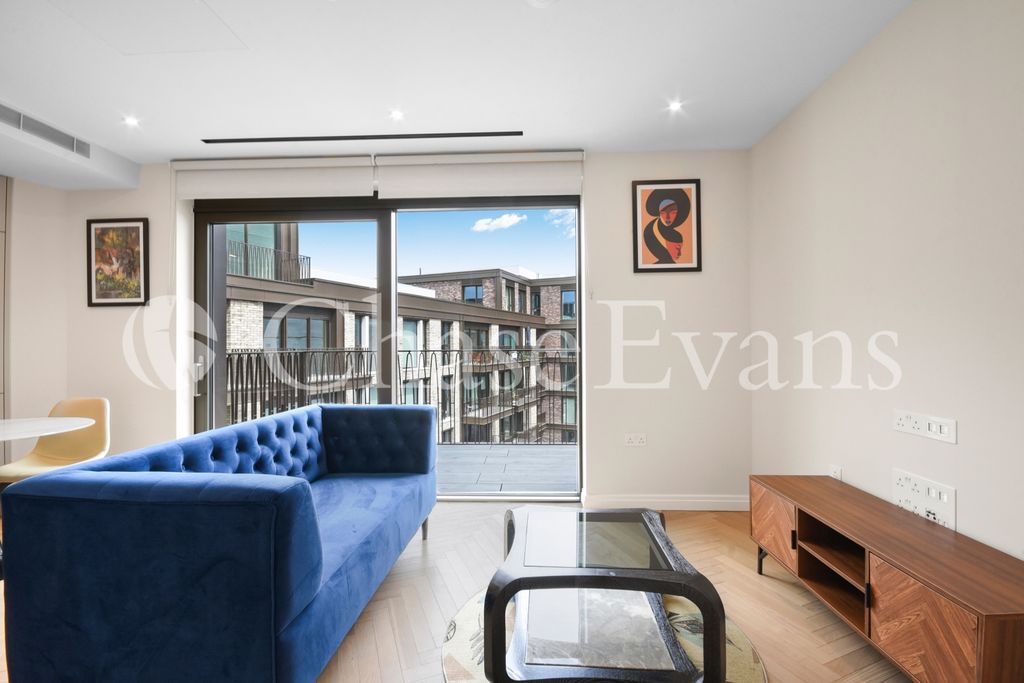 Property photo 1 of 25 Living Area