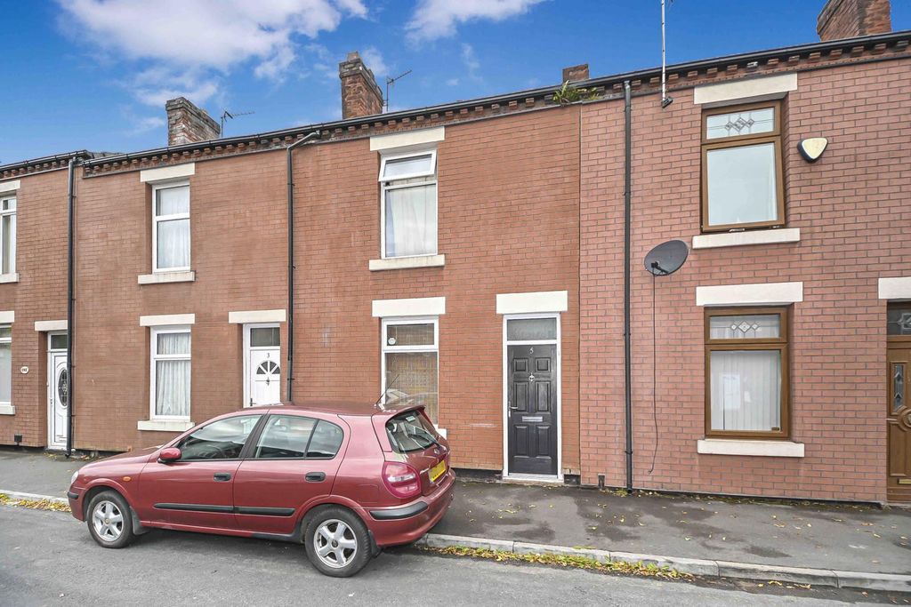 Property photo 1 of 11 5 Gordon Street, Leigh, England, Wn7 1Re