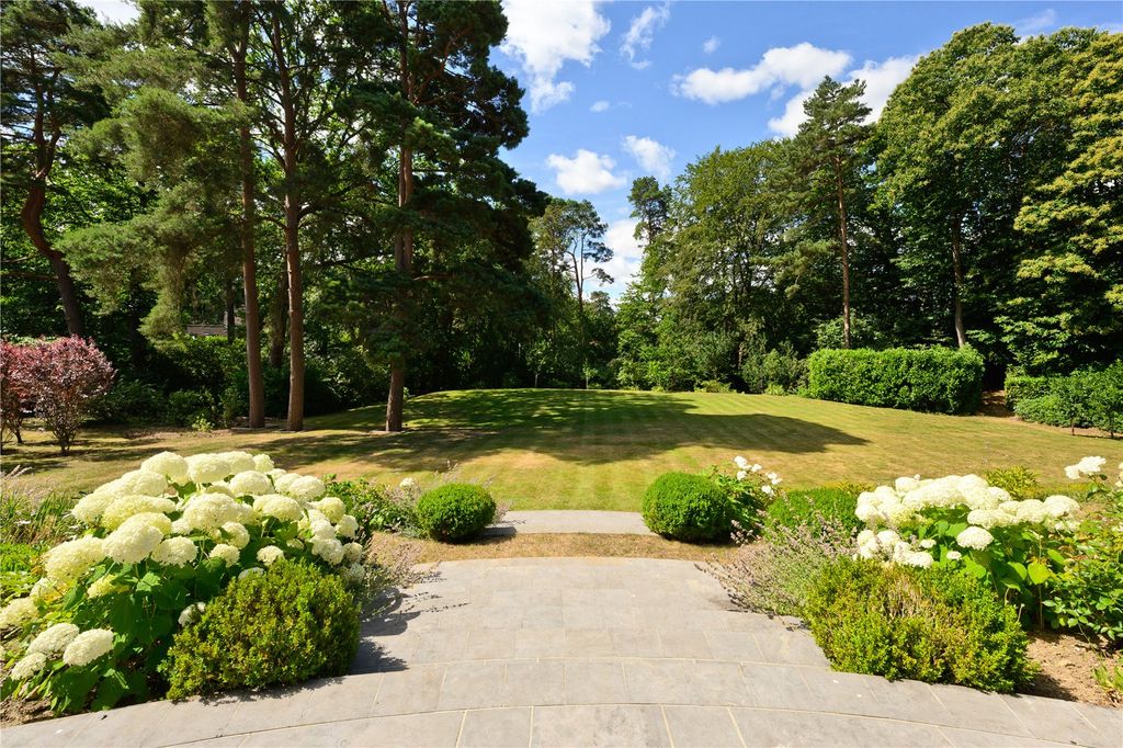 Property photo 2 of 16 Garden View
