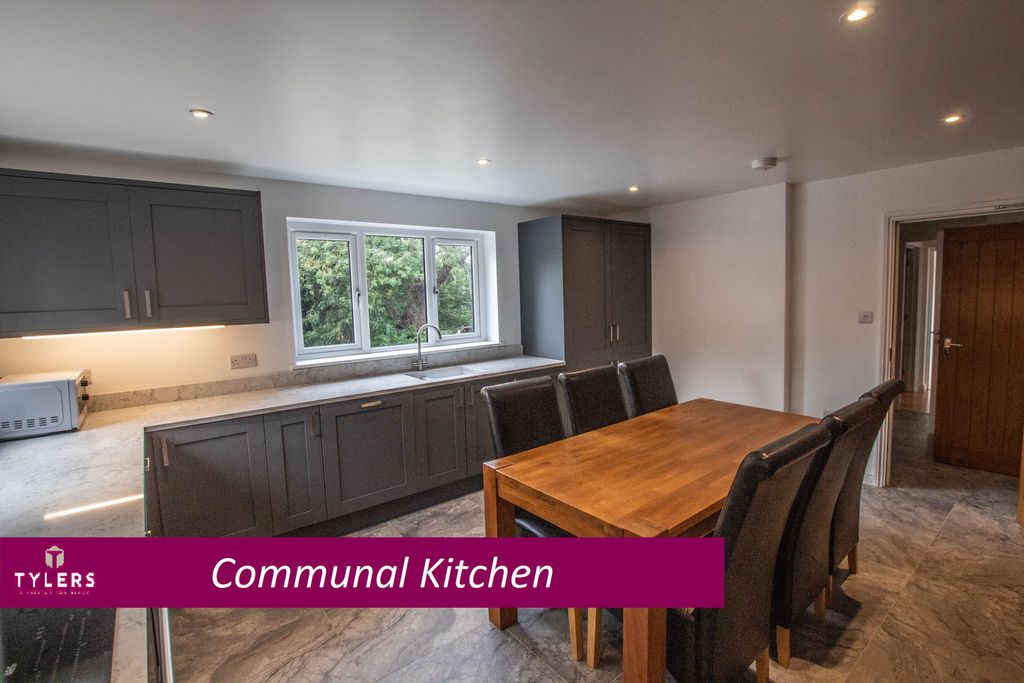 Property photo 3 of 7 Kitchen