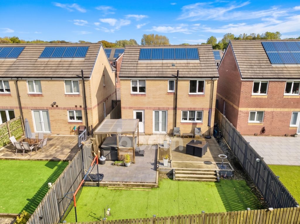 Property photo 2 of 29 Annickbank Wynd, Irvine Garden Pic