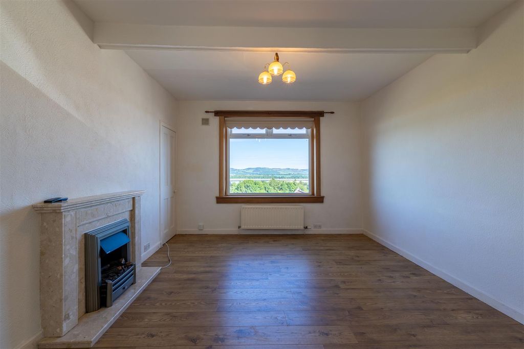 Property photo 3 of 25 13 Woodriffe, Newburgh-12.Jpg