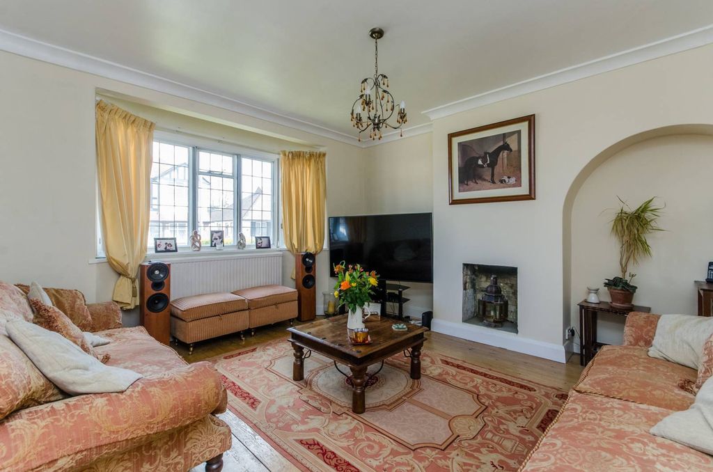 Property photo 2 of 9