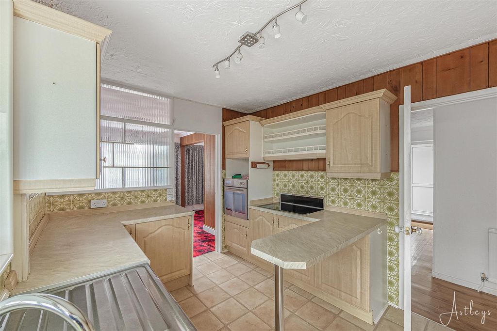Property photo 3 of 29 Kitchen
