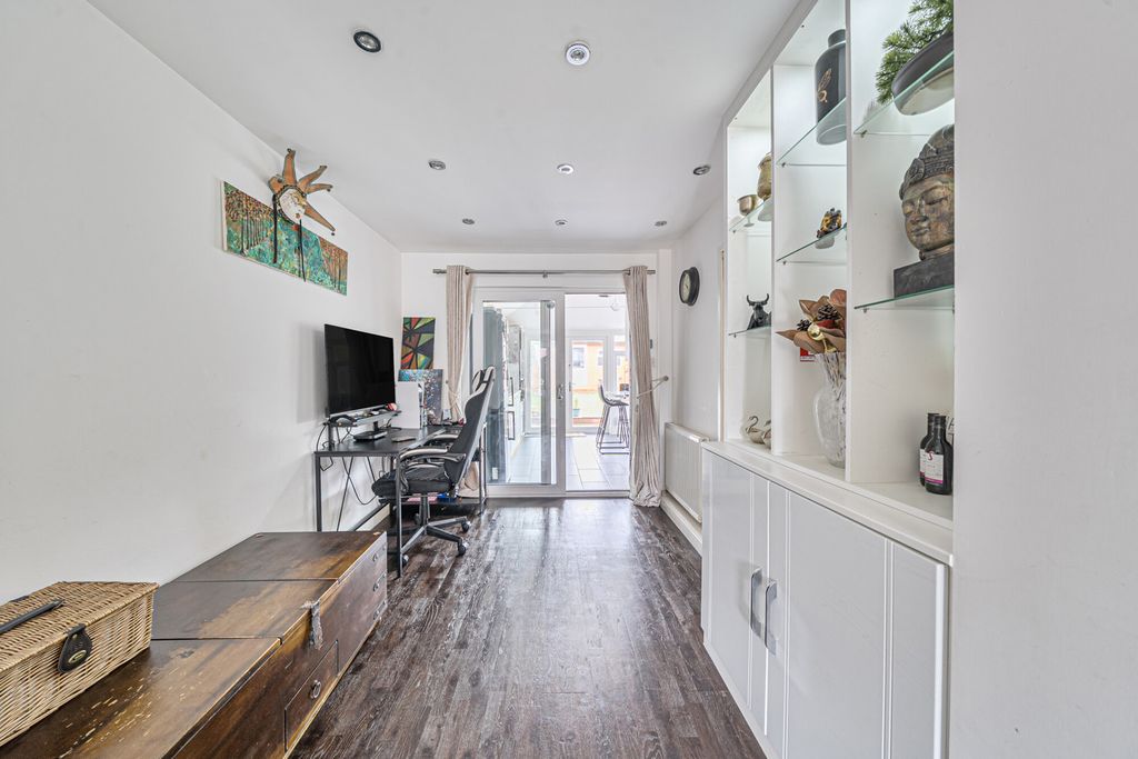 Property photo 3 of 19 1348852-11-68B82A...
