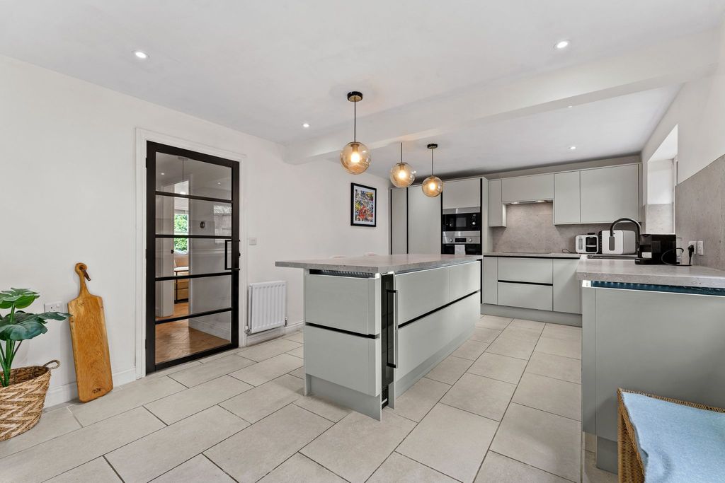 Property photo 3 of 49 Photograph 12