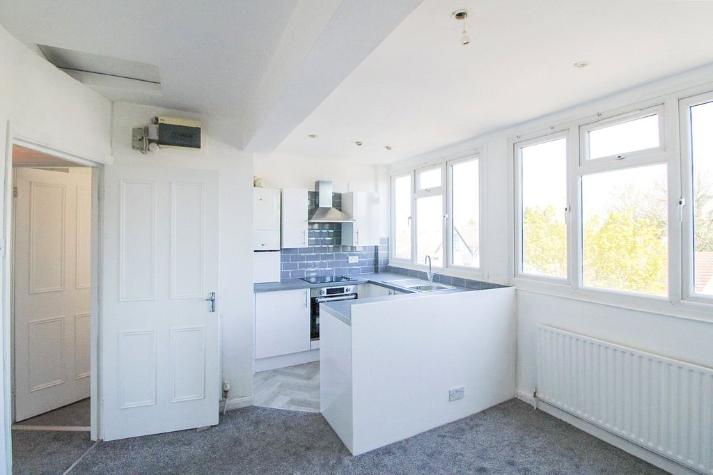 Property photo 3 of 8 Picture No. 14