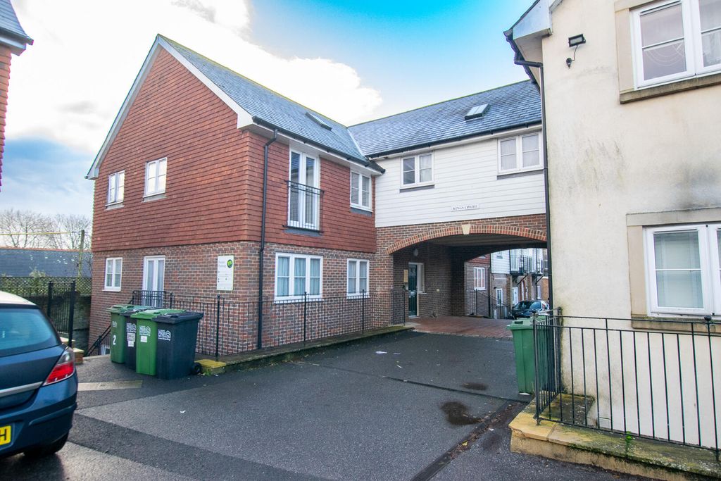 Property photo 1 of 8 Front (Exterior)