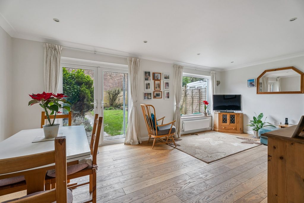 Property photo 3 of 11