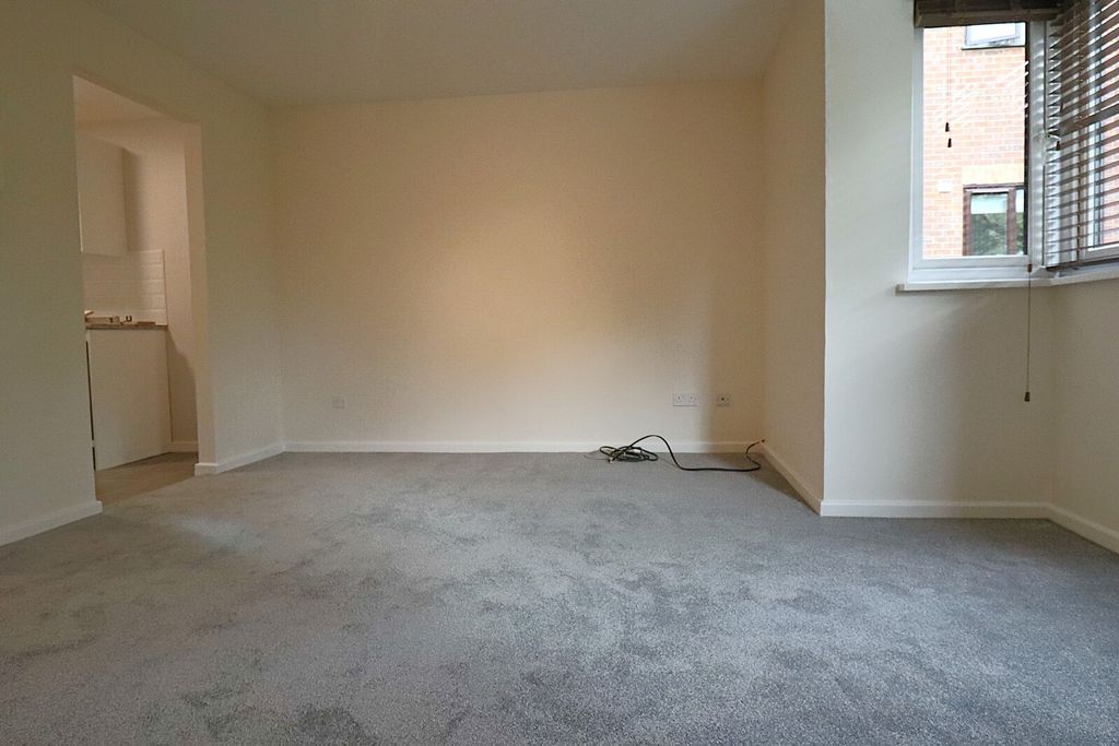 Property photo 3 of 5 Living Room