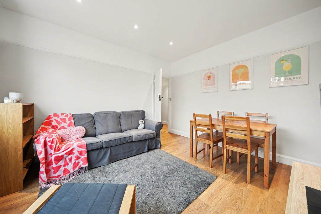 Property photo 2 of 7 Photo 3