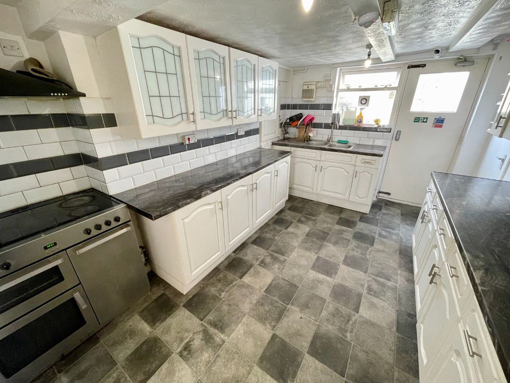 Property photo 2 of 11 3182503