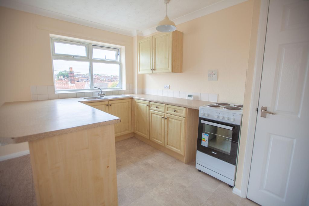 Property photo 3 of 12 Kitchen