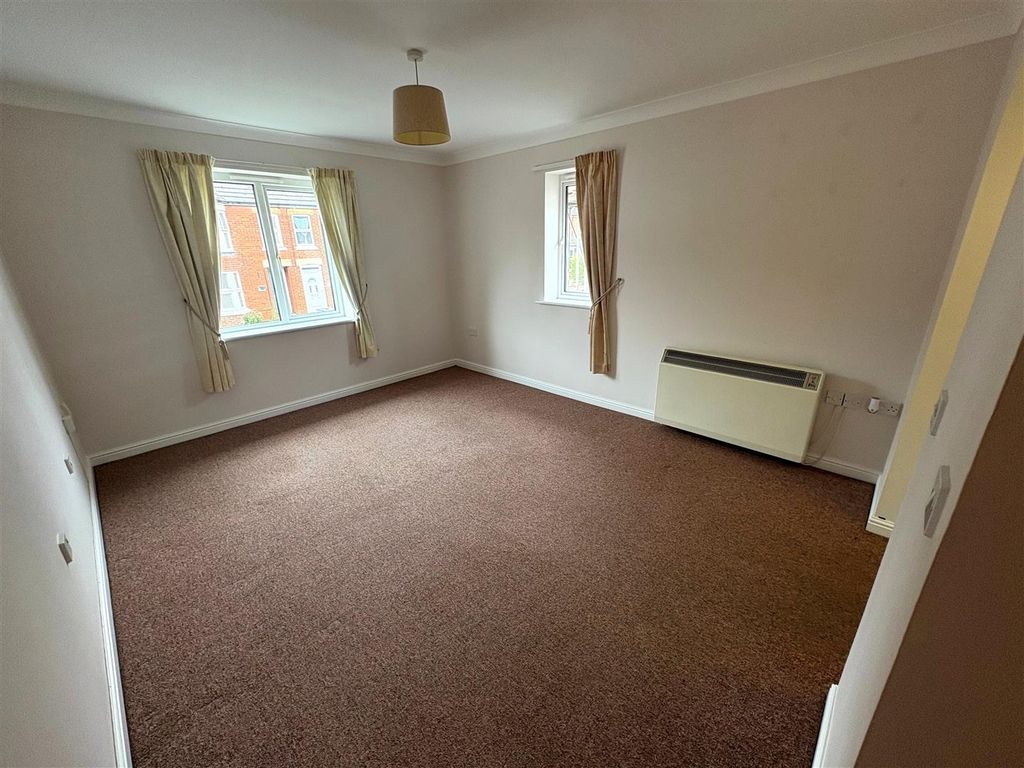 Property photo 3 of 7 Living Room.Jpg