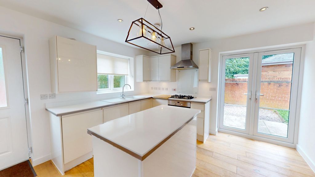 Property photo 3 of 39 4307446