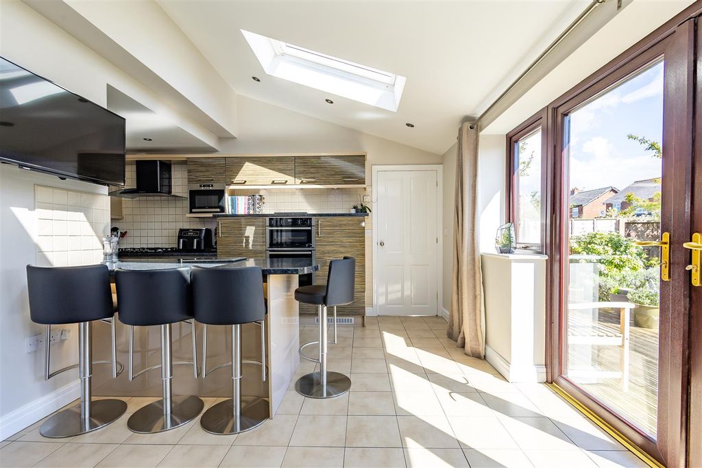 Property photo 3 of 24 Kitchen/Diner