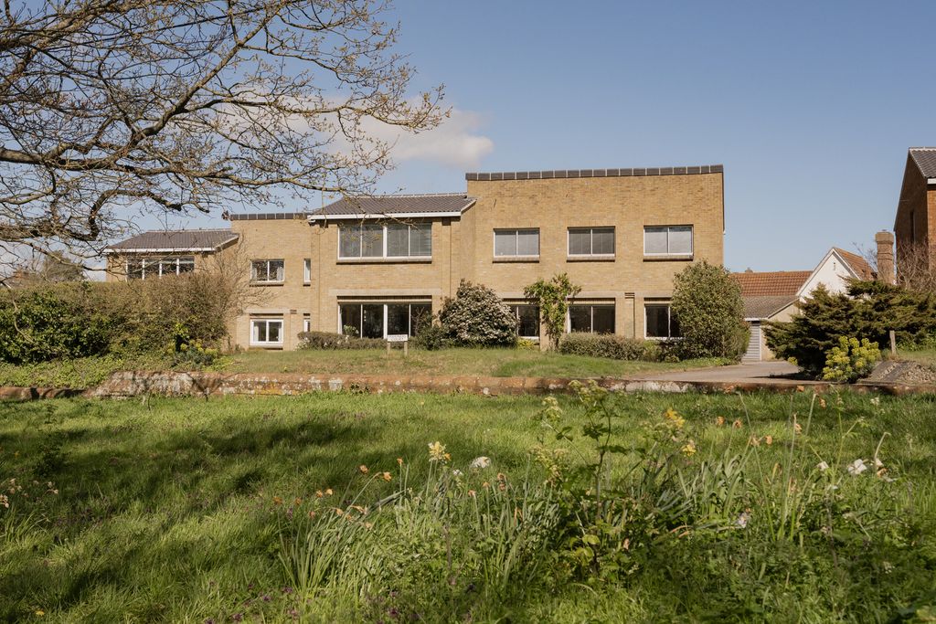 Property photo 2 of 27 338909 - 2 Mariners Court, Aldeburgh-2.Jpg