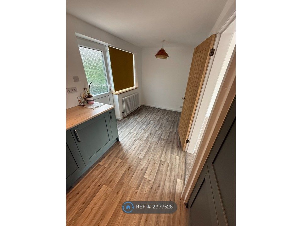 Property photo 3 of 11 Dining Area