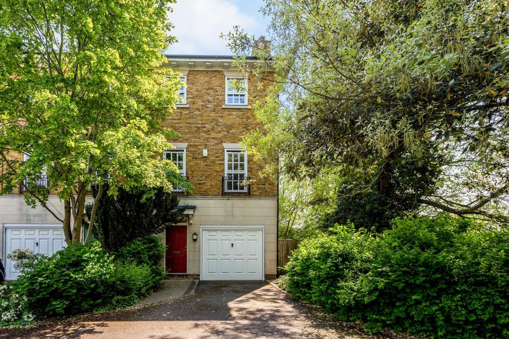 Property photo 1 of 17 External