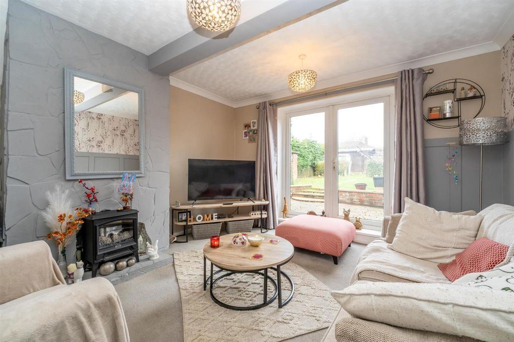 Property photo 2 of 16 Lounge