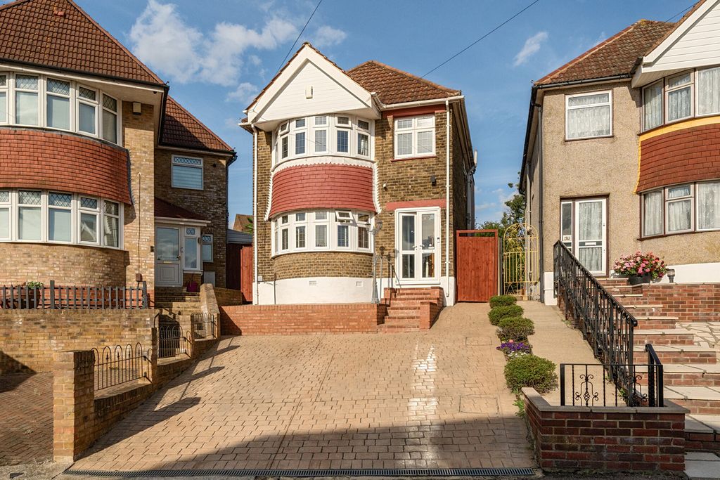 Property photo 1 of 17 External