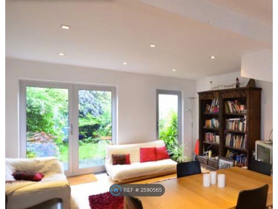 Property photo 1 of 10 Living Room