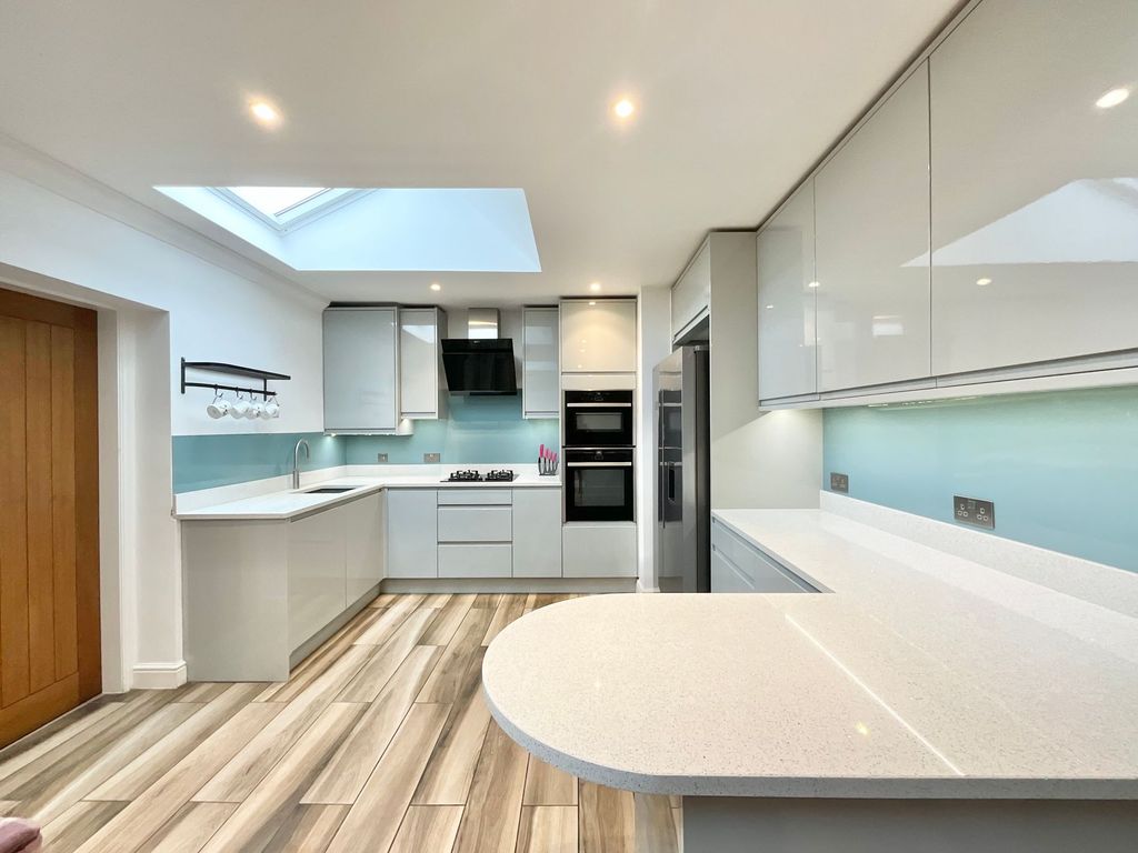 Property photo 2 of 33